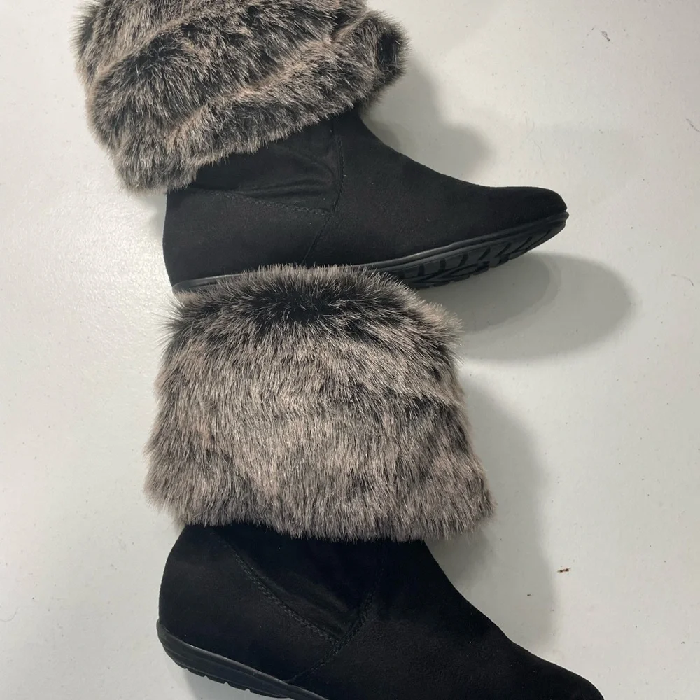 R2 Black and Gray Faux Fur Winter Boots Size 8.5 SB-50